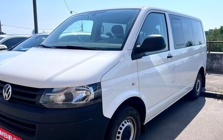 Volkswagen Caravelle T5, 2013 год, 2 500 000 рублей, 2 фотография