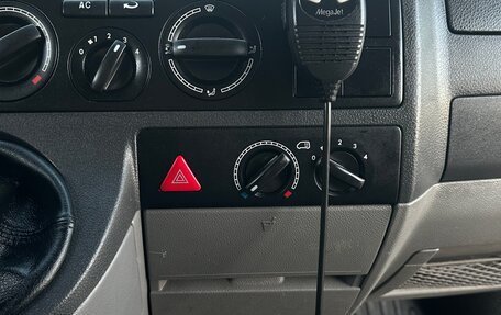 Volkswagen Transporter T5 рестайлинг, 2009 год, 1 950 000 рублей, 18 фотография