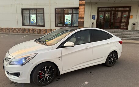 Hyundai Solaris II рестайлинг, 2015 год, 850 000 рублей, 3 фотография