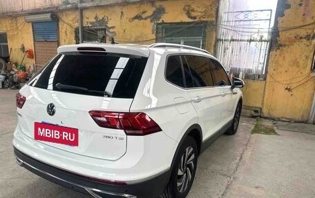 Volkswagen Tiguan II, 2022 год, 2 750 000 рублей, 3 фотография