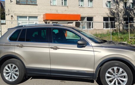 Volkswagen Tiguan II, 2018 год, 2 580 000 рублей, 3 фотография