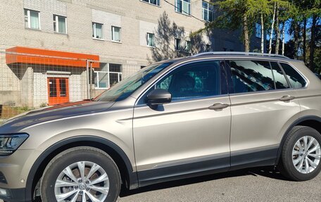 Volkswagen Tiguan II, 2018 год, 2 580 000 рублей, 9 фотография