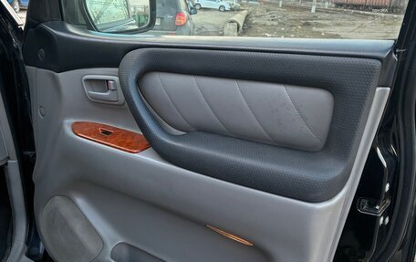 Toyota Land Cruiser 100 рестайлинг 2, 2004 год, 1 450 000 рублей, 13 фотография
