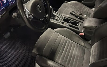 Volkswagen Passat B8 рестайлинг, 2017 год, 2 080 000 рублей, 13 фотография