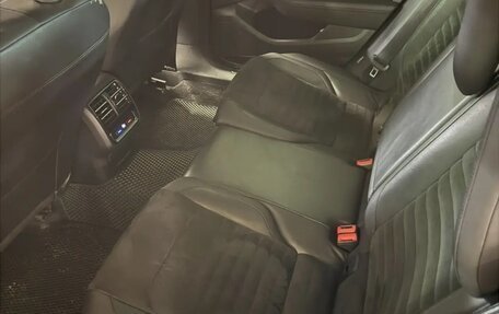 Volkswagen Passat B8 рестайлинг, 2017 год, 2 080 000 рублей, 14 фотография