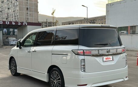 Nissan Elgrand III, 2018 год, 2 850 000 рублей, 12 фотография