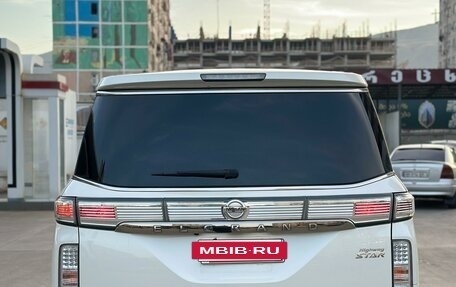 Nissan Elgrand III, 2018 год, 2 850 000 рублей, 13 фотография