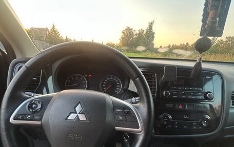 Mitsubishi Outlander III рестайлинг 3, 2012 год, 1 200 000 рублей, 8 фотография