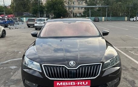 Skoda Superb III рестайлинг, 2018 год, 2 300 000 рублей, 2 фотография