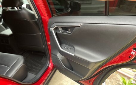 Toyota RAV4, 2021 год, 3 495 000 рублей, 22 фотография