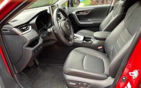 Toyota RAV4, 2021 год, 3 495 000 рублей, 28 фотография