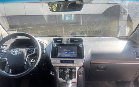 Toyota Land Cruiser Prado 150 рестайлинг 2, 2017 год, 3 540 000 рублей, 8 фотография