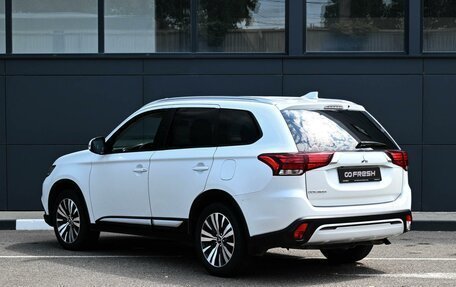 Mitsubishi Outlander III рестайлинг 3, 2021 год, 1 999 000 рублей, 2 фотография