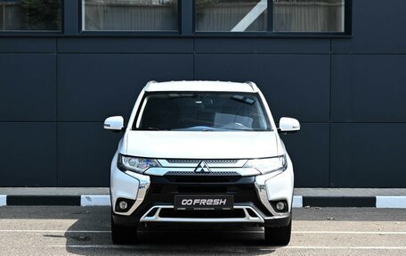 Mitsubishi Outlander III рестайлинг 3, 2021 год, 1 999 000 рублей, 3 фотография