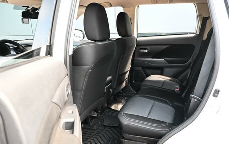 Mitsubishi Outlander III рестайлинг 3, 2021 год, 1 999 000 рублей, 11 фотография