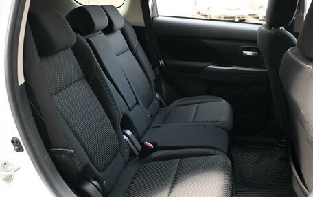 Mitsubishi Outlander III рестайлинг 3, 2021 год, 1 999 000 рублей, 7 фотография