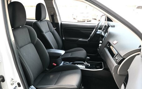 Mitsubishi Outlander III рестайлинг 3, 2021 год, 1 999 000 рублей, 8 фотография