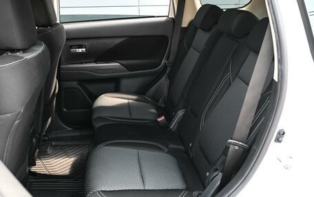 Mitsubishi Outlander III рестайлинг 3, 2021 год, 1 999 000 рублей, 9 фотография