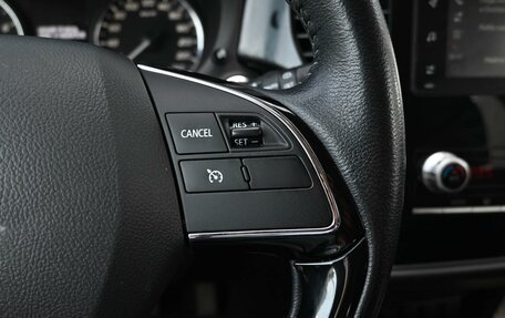 Mitsubishi Outlander III рестайлинг 3, 2021 год, 1 999 000 рублей, 15 фотография