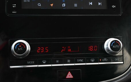 Mitsubishi Outlander III рестайлинг 3, 2021 год, 1 999 000 рублей, 22 фотография