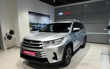 Toyota Highlander III, 2016 год, 2 990 000 рублей, 1 фотография