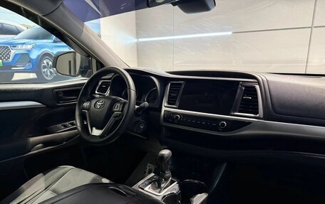 Toyota Highlander III, 2016 год, 2 990 000 рублей, 17 фотография