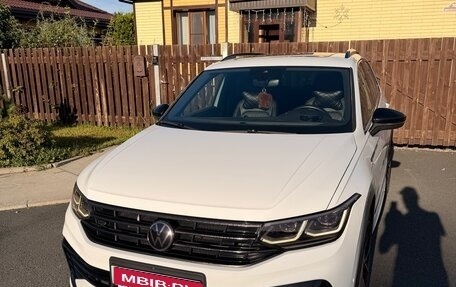 Volkswagen Tiguan II, 2021 год, 4 200 000 рублей, 1 фотография