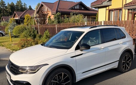 Volkswagen Tiguan II, 2021 год, 4 200 000 рублей, 2 фотография