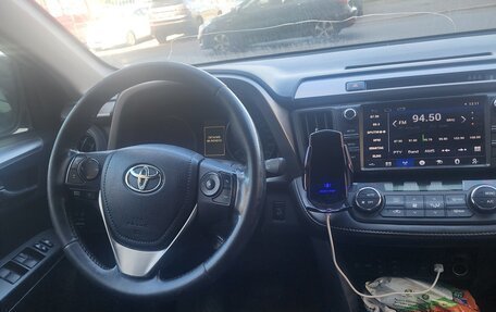 Toyota RAV4, 2017 год, 2 100 000 рублей, 2 фотография