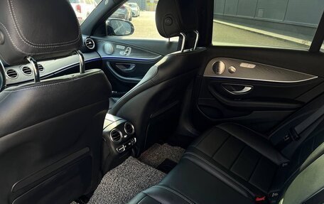 Mercedes-Benz E-Класс, 2021 год, 4 600 000 рублей, 5 фотография