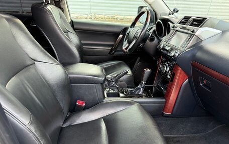 Toyota Land Cruiser Prado 150 рестайлинг 2, 2016 год, 3 100 000 рублей, 13 фотография