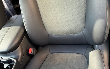 Toyota RAV4, 2025 год, 3 850 000 рублей, 9 фотография