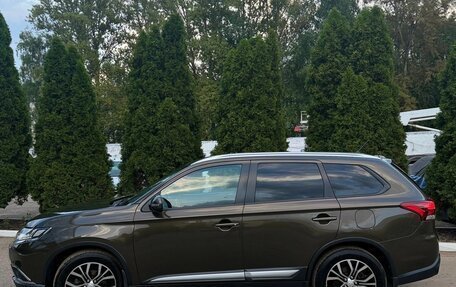 Mitsubishi Outlander III рестайлинг 3, 2015 год, 1 800 000 рублей, 4 фотография