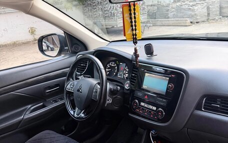 Mitsubishi Outlander III рестайлинг 3, 2015 год, 1 800 000 рублей, 8 фотография