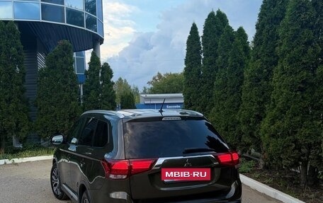 Mitsubishi Outlander III рестайлинг 3, 2015 год, 1 800 000 рублей, 7 фотография
