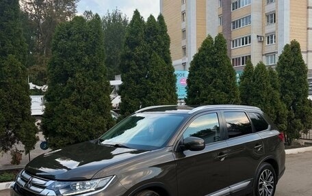 Mitsubishi Outlander III рестайлинг 3, 2015 год, 1 800 000 рублей, 6 фотография