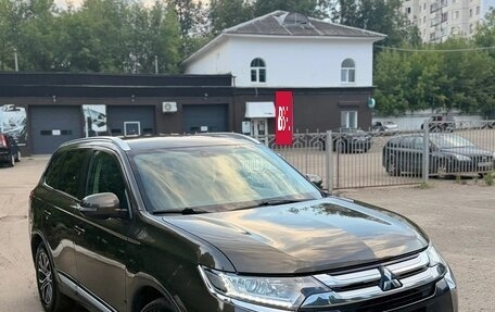 Mitsubishi Outlander III рестайлинг 3, 2015 год, 1 800 000 рублей, 3 фотография