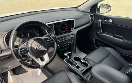 KIA Sportage IV рестайлинг, 2020 год, 2 390 000 рублей, 7 фотография