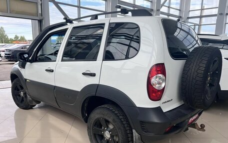 Chevrolet Niva I рестайлинг, 2017 год, 705 000 рублей, 6 фотография