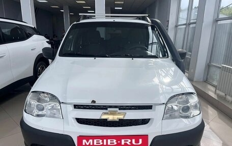Chevrolet Niva I рестайлинг, 2017 год, 705 000 рублей, 3 фотография