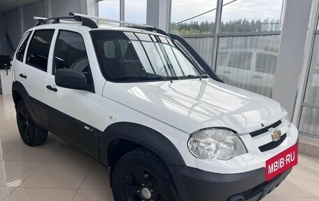 Chevrolet Niva I рестайлинг, 2017 год, 705 000 рублей, 5 фотография