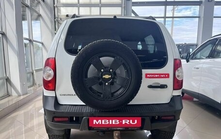 Chevrolet Niva I рестайлинг, 2017 год, 705 000 рублей, 2 фотография