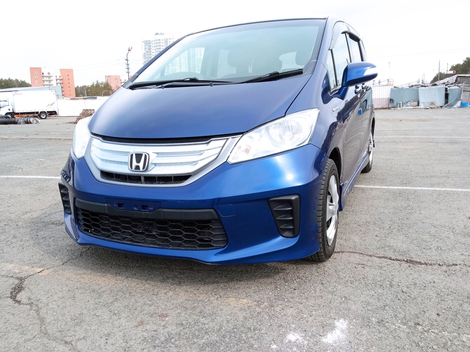 Honda Freed I, 2012 год, 999 999 рублей, 2 фотография