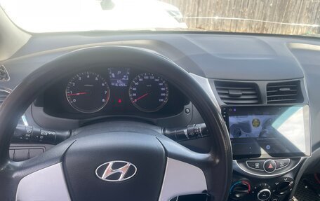Hyundai Solaris II рестайлинг, 2012 год, 750 000 рублей, 6 фотография