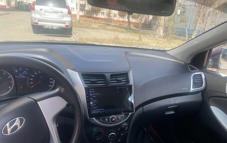 Hyundai Solaris II рестайлинг, 2012 год, 750 000 рублей, 7 фотография
