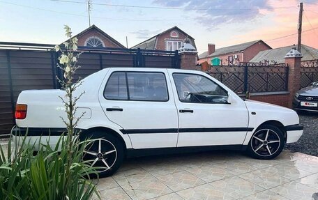 Volkswagen Vento, 1993 год, 140 000 рублей, 4 фотография