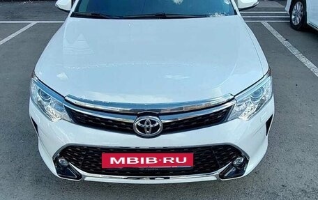 Toyota Camry, 2017 год, 2 350 000 рублей, 9 фотография