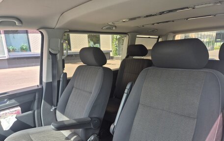 Volkswagen Caravelle T6 рестайлинг, 2018 год, 2 000 000 рублей, 6 фотография