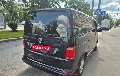 Volkswagen Caravelle T6 рестайлинг, 2018 год, 2 000 000 рублей, 4 фотография