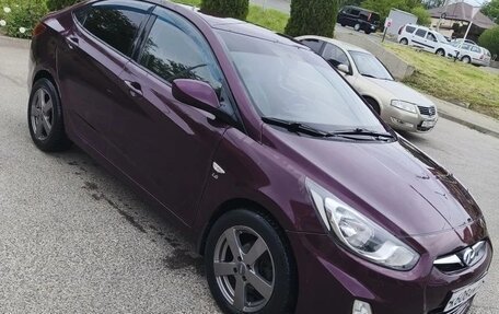 Hyundai Solaris II рестайлинг, 2011 год, 650 000 рублей, 3 фотография